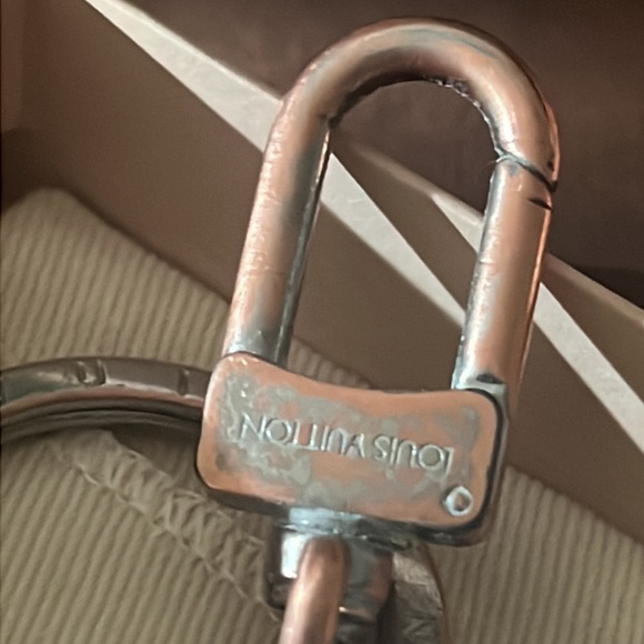 Authentic Louis Vuitton key chain logo unisex - Picture 8 of 13
